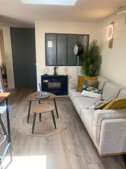 A Lombre Du Magnolia Apartment LʼIsle-sur-la-Sorgue Екстериор снимка